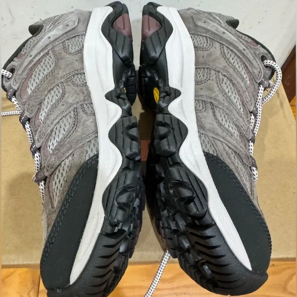 Merrell hiking sneakers (8.5w) - Picture 3 of 6